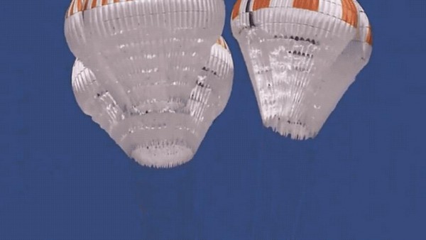SpaceX载人龙飞船降落伞连续完成13次成功测试