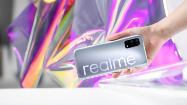 realme越级成长用户量超4000万 5G闪充手机真我V5将于8月3日袭来