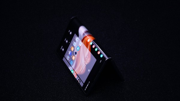 拥有全新交互体验 柔宇FlexPai 2全柔性屏手机评测