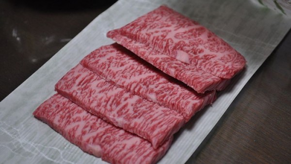 日本科学家用3D打印技术创造出有大理石花纹效果的和牛培育肉