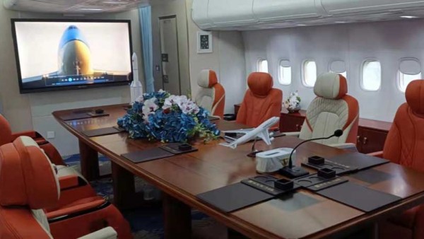 NETRIX NX旗舰系列智能交互平板登上波音747，“空中会议”一触即发