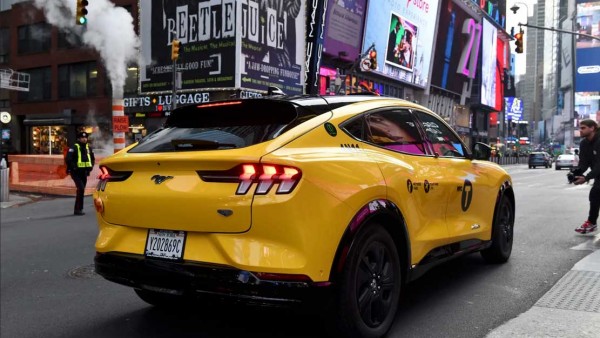 纽约出租车迎来新成员：福特Mustang Mach-E