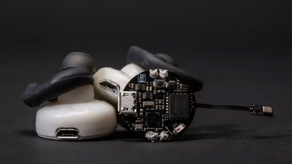 科学家研发ClearBuds耳机：借助AI几乎可消除所有背景噪音