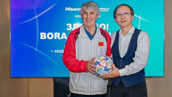 2022世界杯倒计时：“足坛传奇”米卢中国行解锁“看球神器”